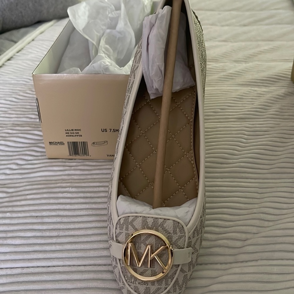 BRAND NEW IN BOX! Never worn, Michael Kors Lillie moccasins